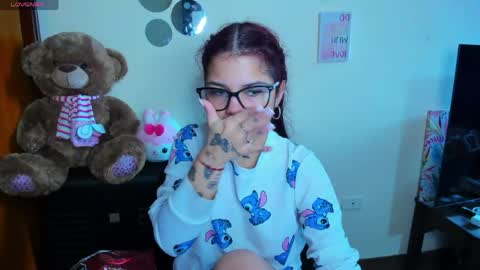 Snapshot of emma_boo_ chatting on April 20, 3:37 pm emma_boo_ online show from April 20, 3:37 pm