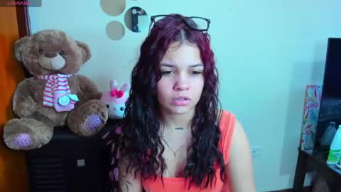 Snapshot of emma_boo_ chatting on April 22, 3:46 pm emma_boo_ online show from April 22, 3:46 pm