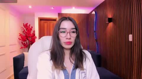 emma_caarter online show from July 18, 3:22 am