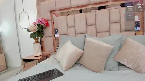 pau online show from November 26, 5:47 pm