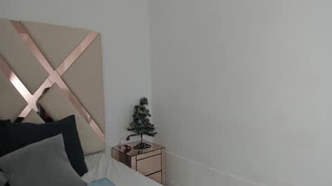 Snapshot of emma_castilloo chatting on December 15, 10:47 pm Emma Castillo online show from December 15, 10:47 pm