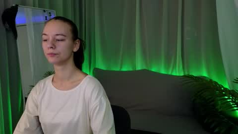 Snapshot of emma_chaser chatting on February 19, 1:34 am emma_chaser online show from February 19, 1:34 am