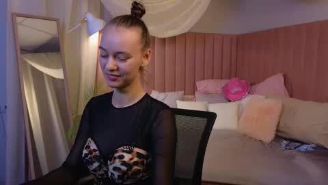 Snapshot of emma_chaser chatting on March 25, 3:34 am emma_chaser online show from March 25, 3:34 am