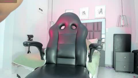 Snapshot of emma_crawford_ chatting on March 15, 11:27 am Emma online show from March 15, 11:27 am