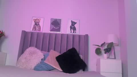 Snapshot of emma_crawford_ chatting on April 2, 7:44 pm Emma online show from April 2, 7:44 pm