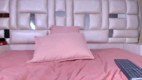 Emma online show from October 1, 3:01 am