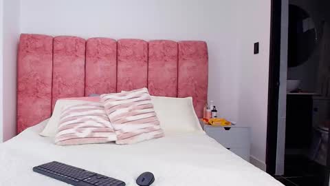 Emma online show from November 8, 3:18 am