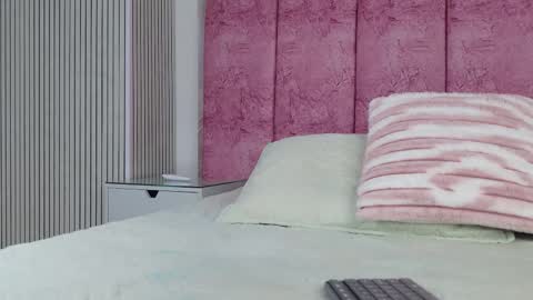 Snapshot of emma_curvy1 chatting on February 23, 3:04 am Emma online show from February 23, 3:04 am