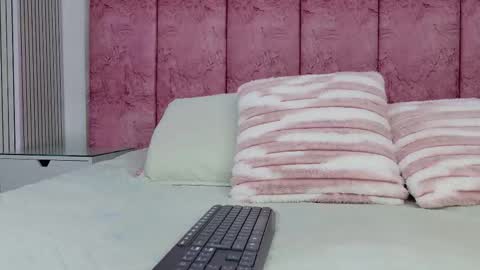 Snapshot of emma_curvy1 chatting on February 26, 3:05 am Emma online show from February 26, 3:05 am