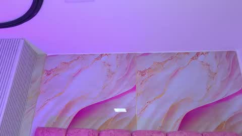 Snapshot of emma_curvy1 chatting on March 6, 3:36 am Emma online show from March 6, 3:36 am