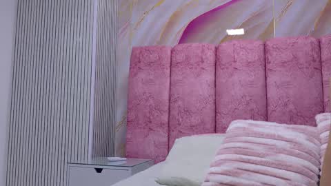 Snapshot of emma_curvy1 chatting on March 18, 3:09 am Emma online show from March 18, 3:09 am