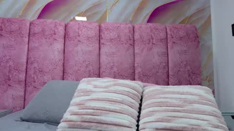 Snapshot of emma_curvy1 chatting on March 19, 3:10 am Emma online show from March 19, 3:10 am