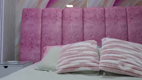 Snapshot of emma_curvy1 chatting on March 20, 3:11 am Emma online show from March 20, 3:11 am