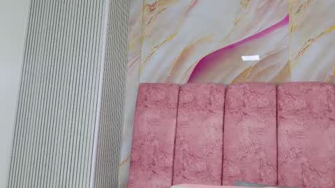 Snapshot of emma_curvy1 chatting on March 22, 3:43 am Emma online show from March 22, 3:43 am