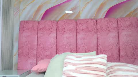 Snapshot of emma_curvy1 chatting on March 27, 3:12 am Emma online show from March 27, 3:12 am