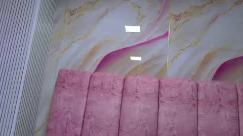 Snapshot of emma_curvy1 chatting on April 2, 3:04 am Emma online show from April 2, 3:04 am