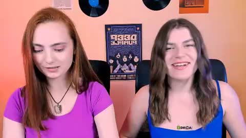 Snapshot of emma_dark_ chatting on June 24, 8:46 am emma_dark_ online show from June 24, 8:46 am