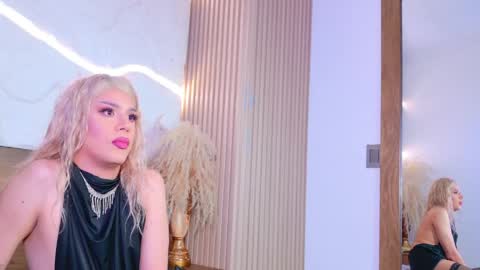 emma_dragon online show from May 12, 11:57 pm
