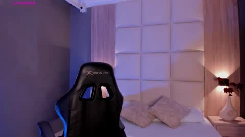 E M M A online show from December 4, 2:32 am