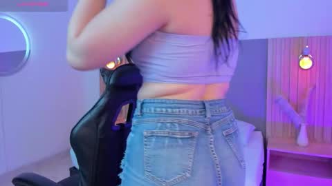 E M M A online show from February 2, 9:57 pm