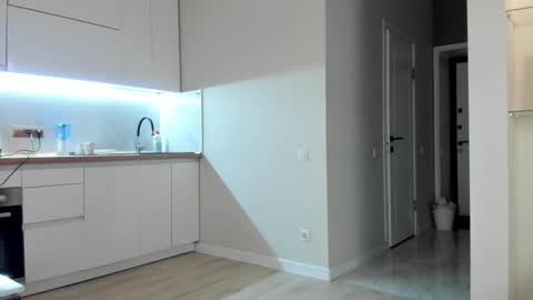 Emma online show from November 5, 3:39 am