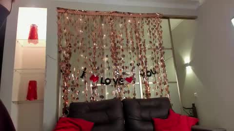 Snapshot of emma_flin chatting on February 25, 4:44 am Emma online show from February 25, 4:44 am