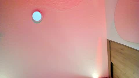 Snapshot of emma_ford1 chatting on December 5, 8:11 am Emma online show from December 5, 8:11 am