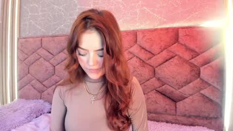 Snapshot of emma_ford1 chatting on December 6, 6:26 am Emma online show from December 6, 6:26 am