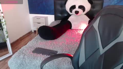 Snapshot of emma_ford1 chatting on January 2, 5:07 pm Emma online show from January 2, 5:07 pm