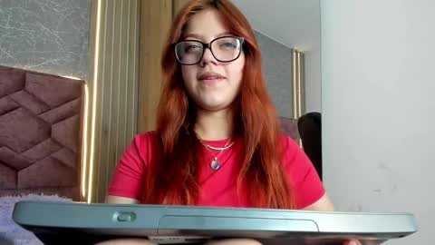 Snapshot of emma_ford1 chatting on February 2, 9:40 am Emma online show from February 2, 9:40 am