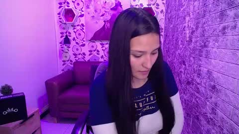 Snapshot of emma_garciaa_ chatting on March 8, 10:22 am emma online show from March 8, 10:22 am