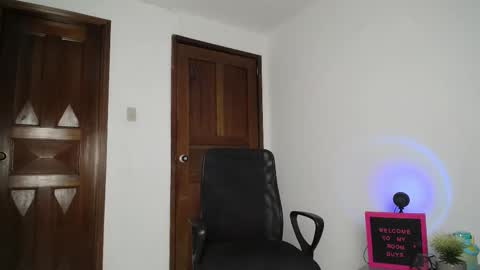 Emma Glow online show from November 29, 12:02 am