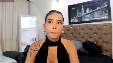 Snapshot of emma_hamilton_ chatting on July 6, 2:03 pm emma_hamilton_ online show from July 6, 2:03 pm