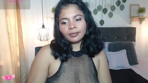 Snapshot of emma_hassani chatting on March 26, 2:33 pm Tell me Emma online show from March 26, 2:33 pm