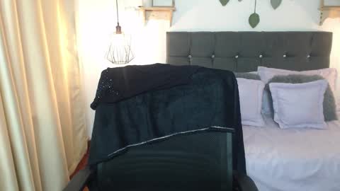 Snapshot of emma_hassani chatting on March 29, 2:28 pm Tell me Emma online show from March 29, 2:28 pm