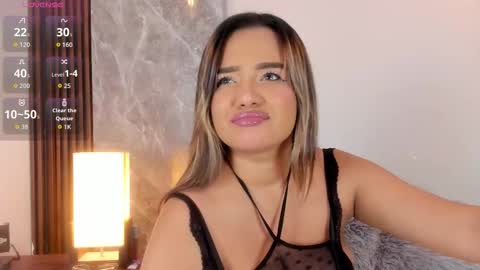 Snapshot of emma_hunter_ chatting on October 22, 4:24 am Emma online show from October 22, 4:24 am