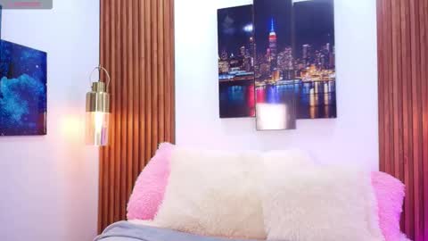 Snapshot of emma_jhomson chatting on September 18, 8:22 pm Emma 3 online show from September 18, 8:22 pm