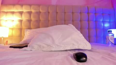 emma_jhoons online show from September 30, 4:12 pm