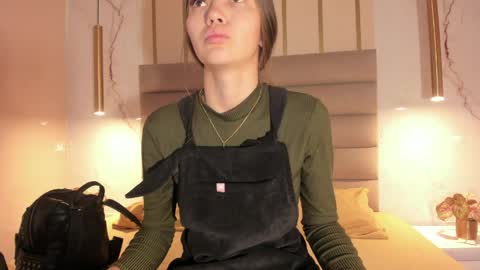 emma_jhoons online show from March 29, 10:15 am