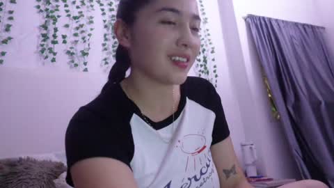 emma_johnson_ online show from December 2, 3:01 am