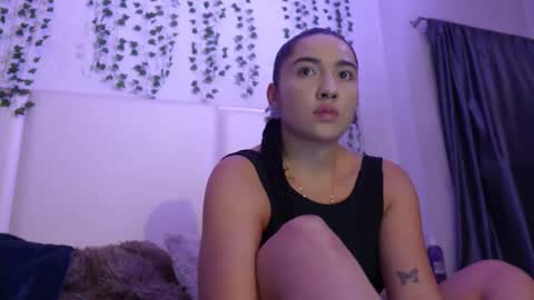 Snapshot of emma_johnson_ chatting on April 28, 2:10 am emma_johnson_ online show from April 28, 2:10 am