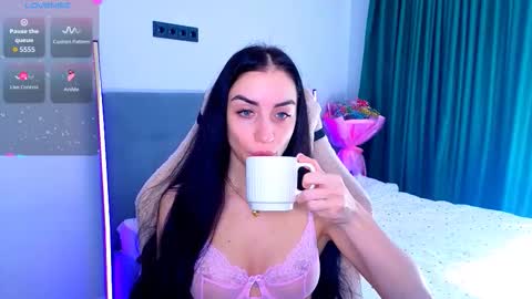 Snapshot of emma_jordan chatting on March 11, 8:42 am Emma online show from March 11, 8:42 am