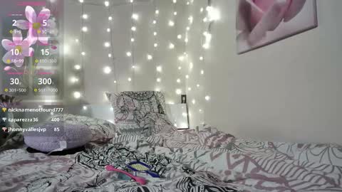 Snapshot of emma_just chatting on October 29, 6:53 pm emma_just online show from October 29, 6:53 pm