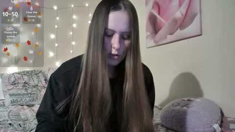 emma_just online show from November 11, 8:25 am