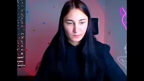 Snapshot of emma_kisss chatting on October 15, 8:25 am Emma online show from October 15, 8:25 am