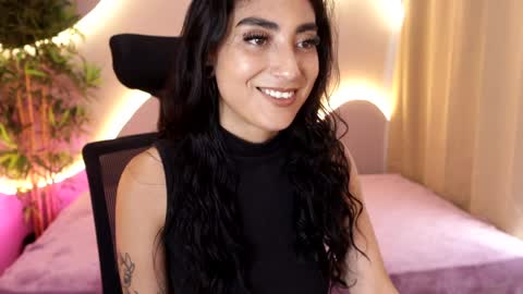 Emma online show from April 3, 9:02 pm