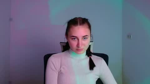 Emma online show from December 4, 3:32 pm