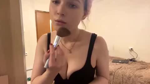 Snapshot of emma_loveyou chatting on December 14, 3:15 pm emma_loveyou online show from December 14, 3:15 pm