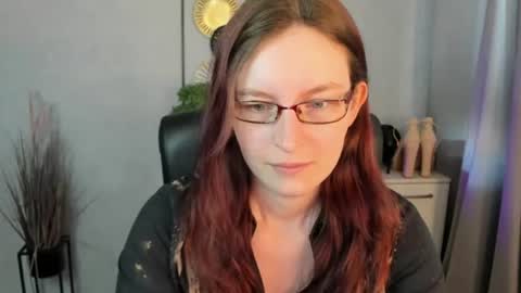 Snapshot of emma_lust94 chatting on June 26, 5:56 am emma online show from June 26, 5:56 am