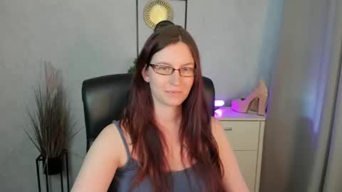 Snapshot of emma_lust94 chatting on June 29, 10:15 am emma online show from June 29, 10:15 am